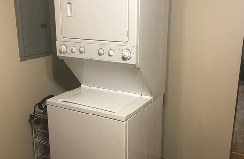Akron Apartment | HIKING TOWPATH TRAIL, BIKING CUYAHOGA VALLEY STEP AWAY TO THIS LOVELY HIDEAWAYn