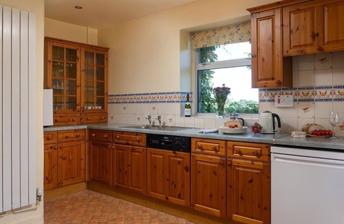 Dowdeswell Cottage | Hilcot Farmhouse - pet-friendly rural farm retreat near Cheltenham