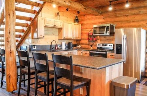 North Powder Cabin | Hill Cabin Hideaway, Romantic! Country Cabin for 2