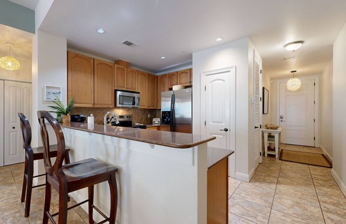 Horseshoe Bay Condo | Hill country corner condo at The Waters - central AC, lake views & Pool