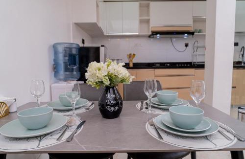 Thompson Estate Apartment | Hill Side44- Urban Oasis