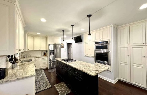 Southern Homes House | Hill Valley Hideaway Retreat
