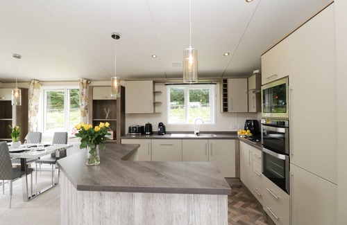 Wareham Cottage | HILL VIEW, LILAC LODGE, family friendly, with a garden in Wareham