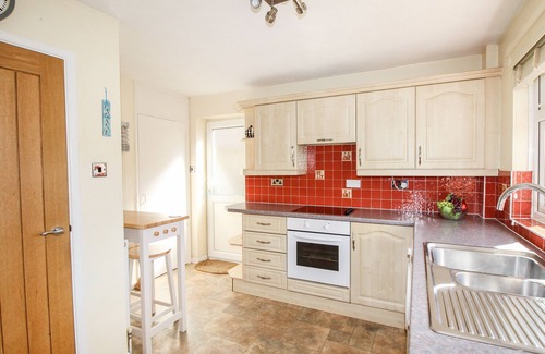 West Lulworth Cottage | HILL VIEW, pet friendly, character holiday cottage in West Lulworth