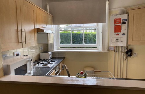 Malvern Apartment | Hill view , town centre apartment in beautiful and peaceful Malvern