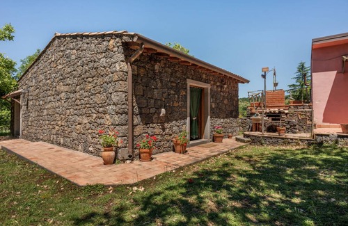 Maletto House | Hill-View Villa in Maletto with Garden