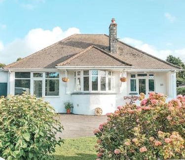 Berrynarbor House | Hillcrest Coastal Retreat close to Sandy Cove