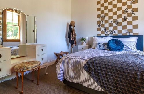 Hospital Hill Villa | HillCrest Haven in Leafy Green Surroundings