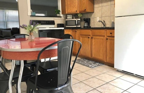 Mount Airy Apartment | Hillcrest Hideaway