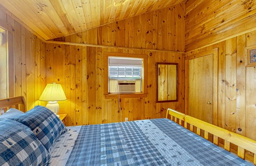 Moultonborough House | Hillcrest House in Moultonborough with lake view & kayaks - steps to beach