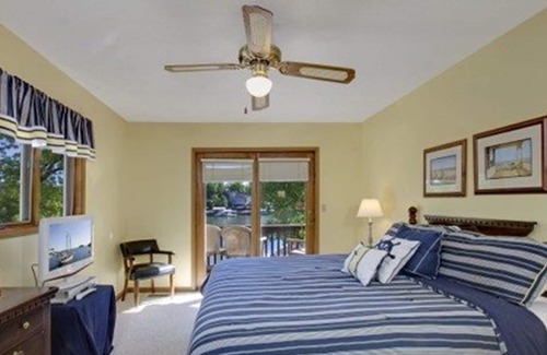 Sunrise Beach House | Hillcrest - Ideal Family Retreat with Hot Tub and Great Water Views. 39 MM