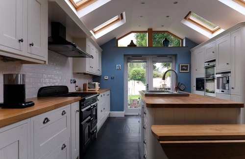 Braunton House | HILLS COURT. AVAILABLE WITH OPTIONAL HOT TUB (£300/wk)