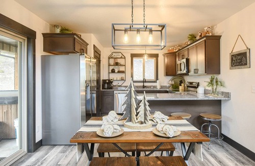Deadwood Cabin | Hills Crew Hideout - Secluded with Hot tub!
