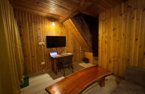 Shillong Hotel | Hills Hoppers Deluxe