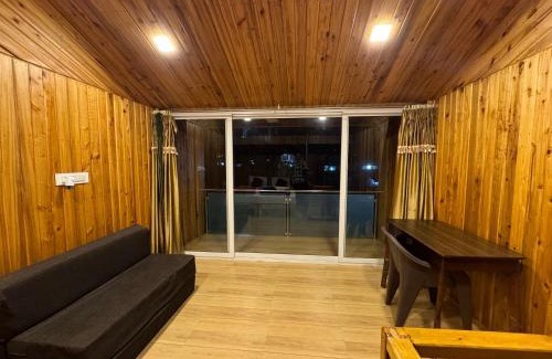 Shillong Hotel | Hills Hoppers Deluxe