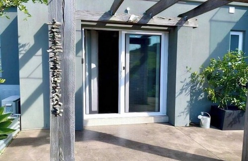 Kiama Apartment | Hills View BnB Studio @ Kiama Heights,This place has a style all its own.