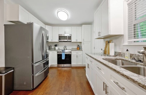 Hillsborough House | Hillsboro. Duplex near Downtown