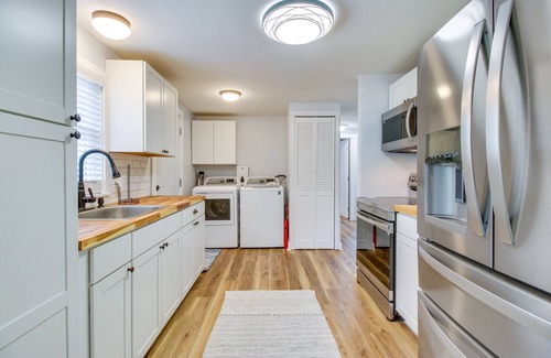 Hillsboro House | Hillsboro Hideaway w/Private Hot Tub & Bunkhouse!