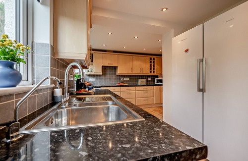 Treknow House | Hillscroft - Three Bedroom House, Sleeps 6
