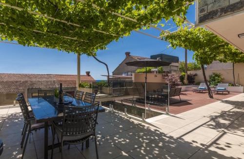 Gruz Apartment | Hillside Apartments