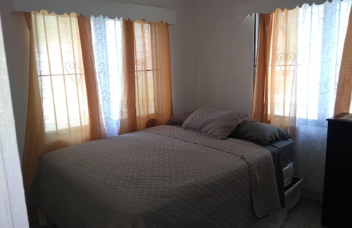 Downtown Nassau House | Hillside Breeze