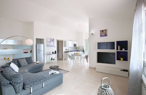 Tavullia Apartment | Hillside Comfort in Tavullia