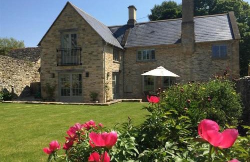 Swinbrook House | Hillside Cottage