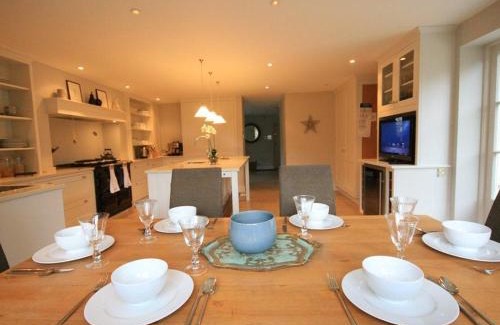 Swinbrook House | Hillside Cottage