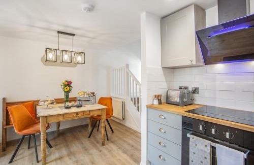 Haltwhistle House | Hillside Cottage