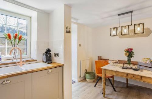 Haltwhistle House | Hillside Cottage