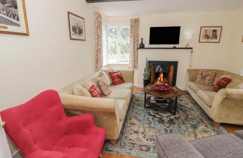 Monmouth House | Hillside Cottage