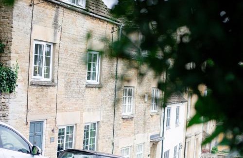 Tetbury House | Hillside Cottage