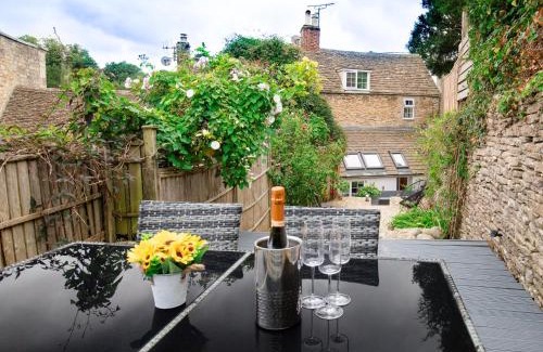 Tetbury House | Hillside Cottage