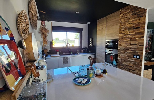 Castanet-Tolosan House | Hillside family home