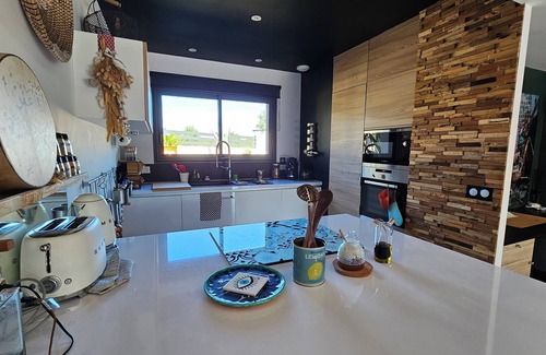 Castanet-Tolosan House | Hillside family home