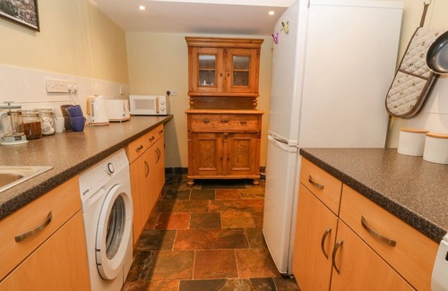 Talsarnau Cottage | HILLSIDE, family friendly, with open fire in Penrhyndeudraeth
