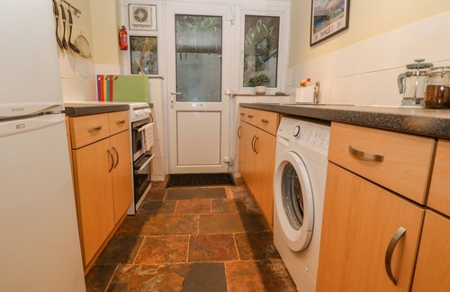 Talsarnau Cottage | HILLSIDE, family friendly, with open fire in Penrhyndeudraeth