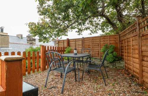 Talsarnau Cottage | HILLSIDE, family friendly, with open fire in Penrhyndeudraeth