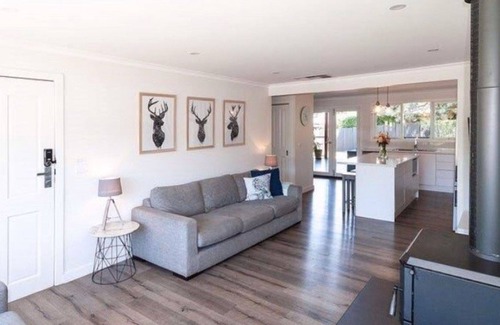 Eildon House | Hillside Haven - Beautifully presented and recently renovated family holiday home