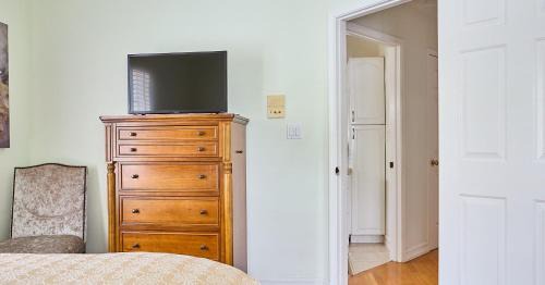 Hollywood Hills Apartment | Hillside Haven Hollywood - Near Griffith Park & Walk of Fame
