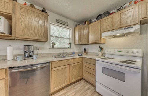 Ruidoso Cottage | Hillside Haven w/Deck < 2 Miles to Dwtn Ruidoso!