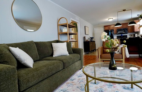 Weaverville House | Hillside Haven with King Suitenn