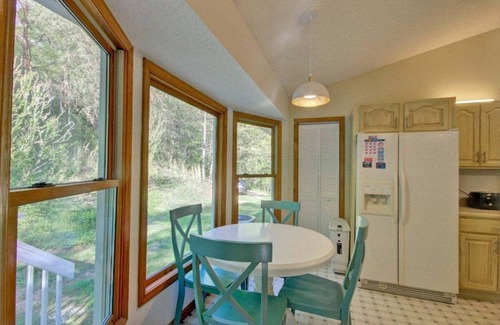 Weaverville House | Hillside Hideaway near Blue Ridge Parkway, secure gear storage, w/free Biltmore Pass