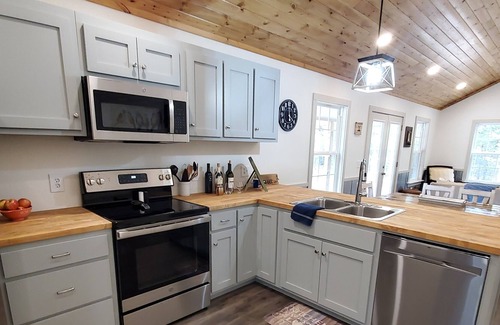Jasper Cabin | Hillside Hideaway - New Cabin in Jasper