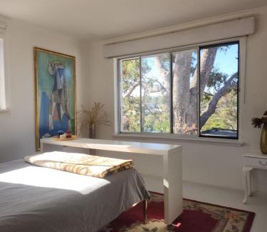 Wembley Downs Ski Chalet | Hillside holiday house near the beach