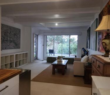 Wembley Downs Ski Chalet | Hillside holiday house near the beach