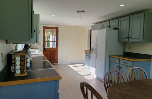 Sandwich House | Hillside home minutes to Center Sandwich and Moultonboro. Single floor living.