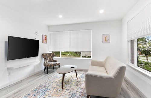 North Beacon Hill Apartment | Hillside in Seattle - well appointed