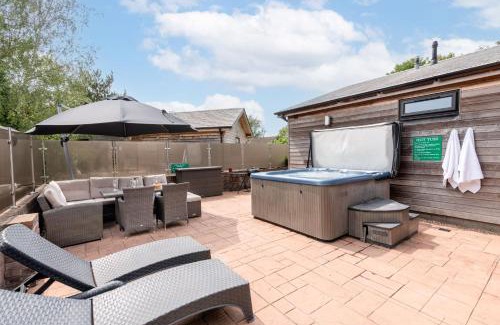 Cheddar House | Hillside Lodge, Tor Farm