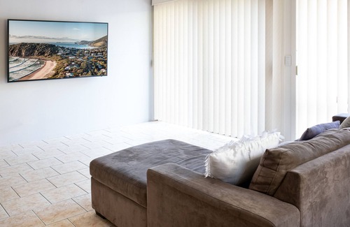 Elizabeth Beach House | Hillside Parade